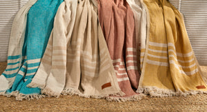 Collection de plaids Arthur de 7 couleurs différentes en lin et coton - Bercail